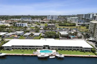2866 NE 30th St #4, Fort Lauderdale: photo 1 of 52
