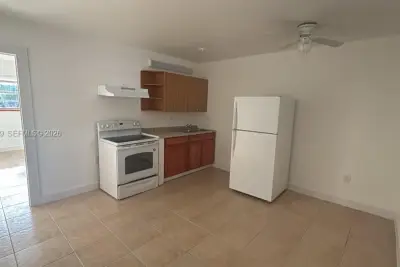 8450 NE Miami Ct #4, Miami: photo 1 of 8