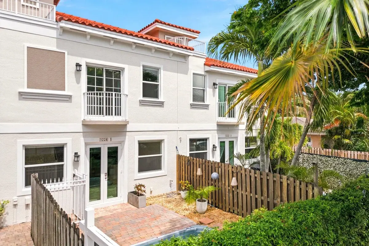 1224 NE 18th Ave #1, Fort Lauderdale: photo 1 of 43