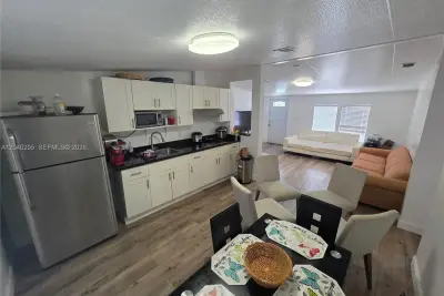 1529 SW 131 Ave, Miami: photo 1 of 26