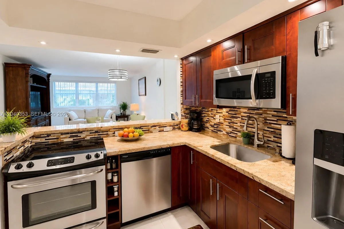 1333 E Hallandale Beach Blvd #106, Hallandale Beach: photo 1 of 14