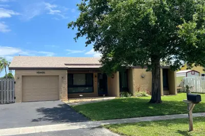 8511 NW 8th St, Pembroke Pines: photo 1 of 32