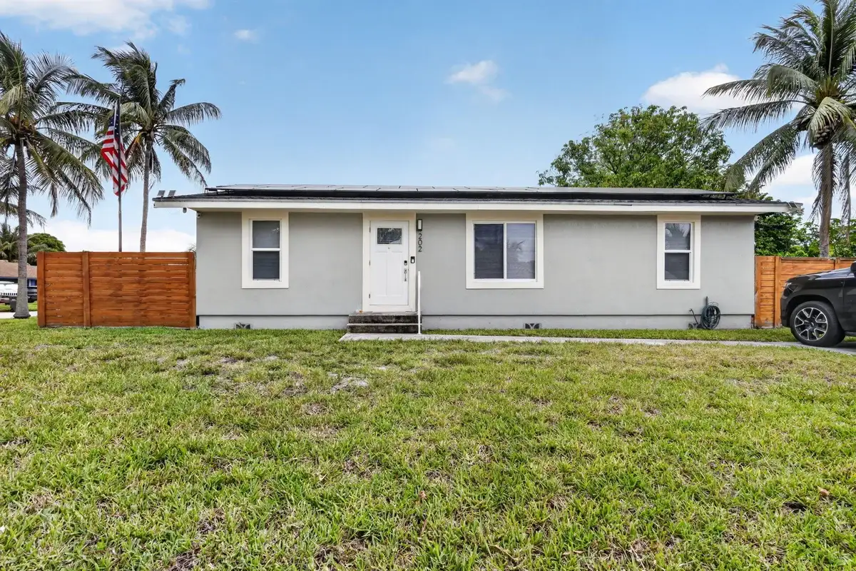 202 Elaine Cir W, West Palm Beach: photo 1 of 44