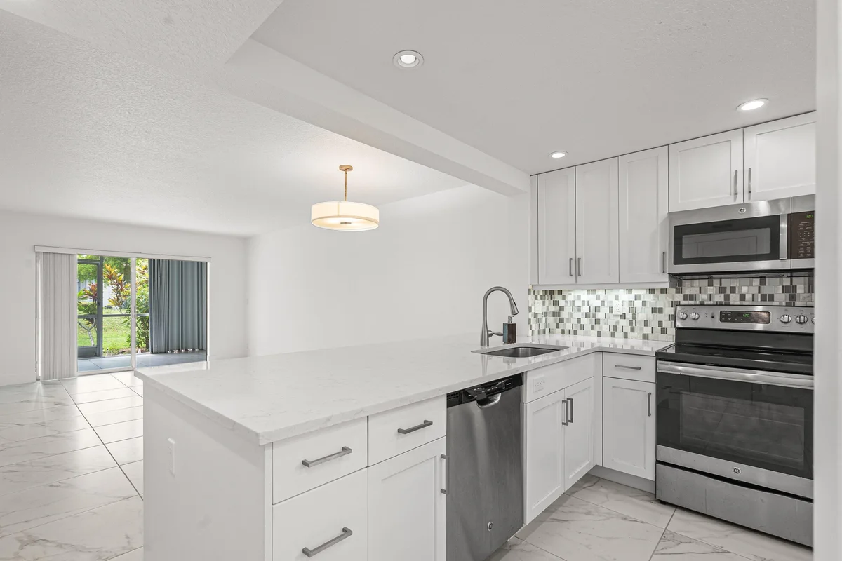 3090 Holiday Springs Blvd #109, Margate: photo 1 of 22