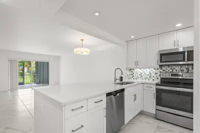 3090 Holiday Springs Blvd #109, Margate: photo 1 of 22