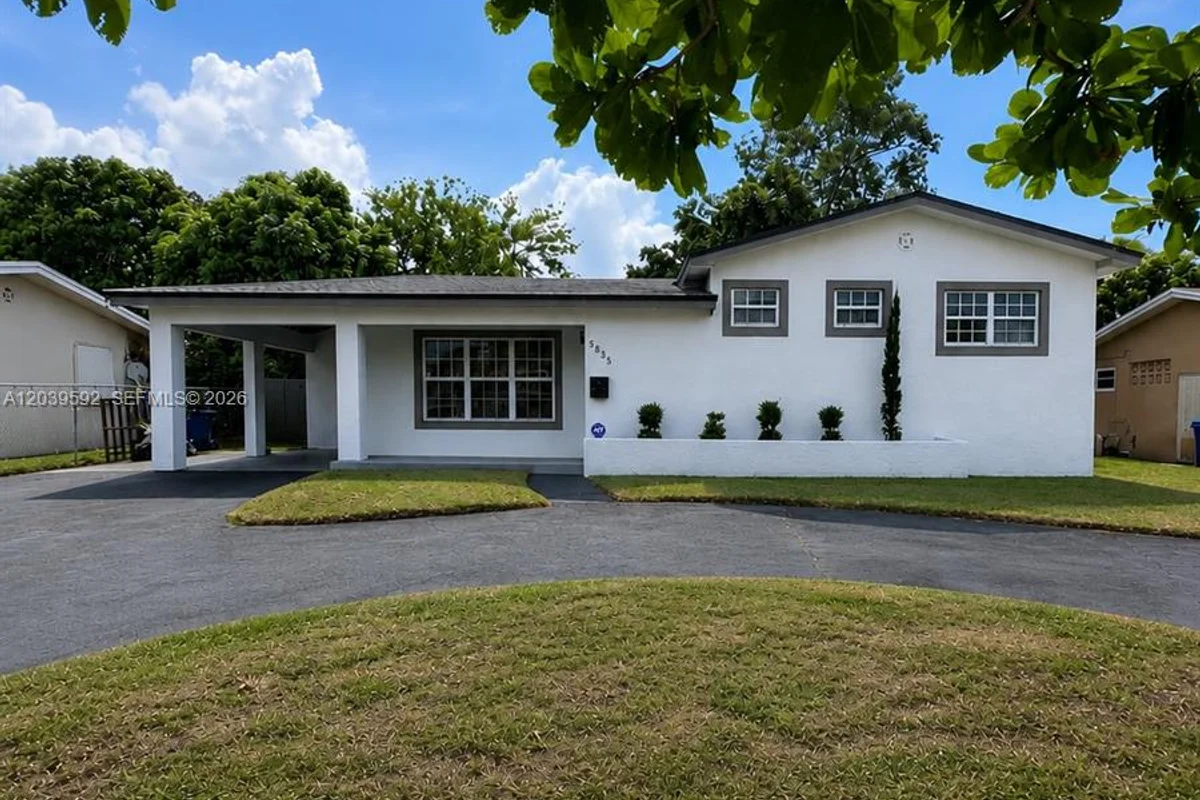18935 NW 8th Ave, Miami Gardens: photo 1 of 26
