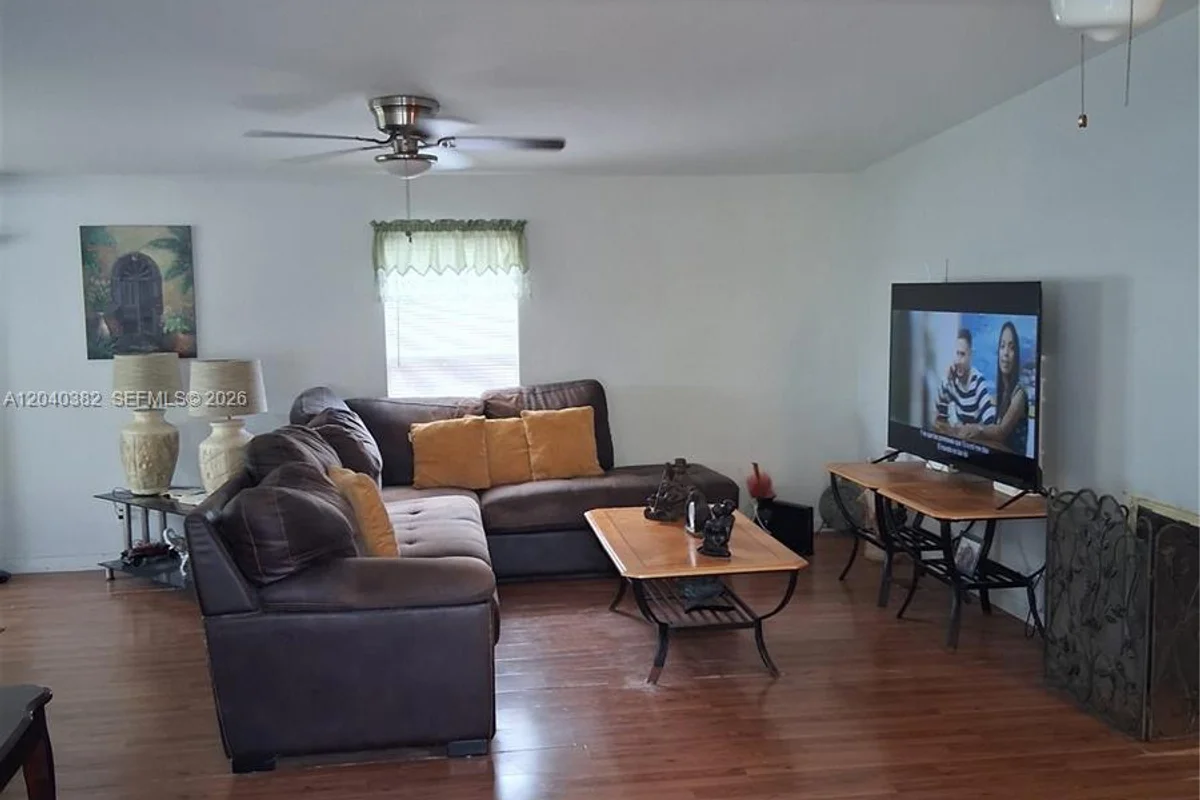 5030 SW 30th Ave, Dania Beach: photo 1 of 31