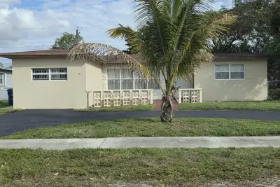 5261 NW 14th Pl, Lauderhill: photo 1 of 11