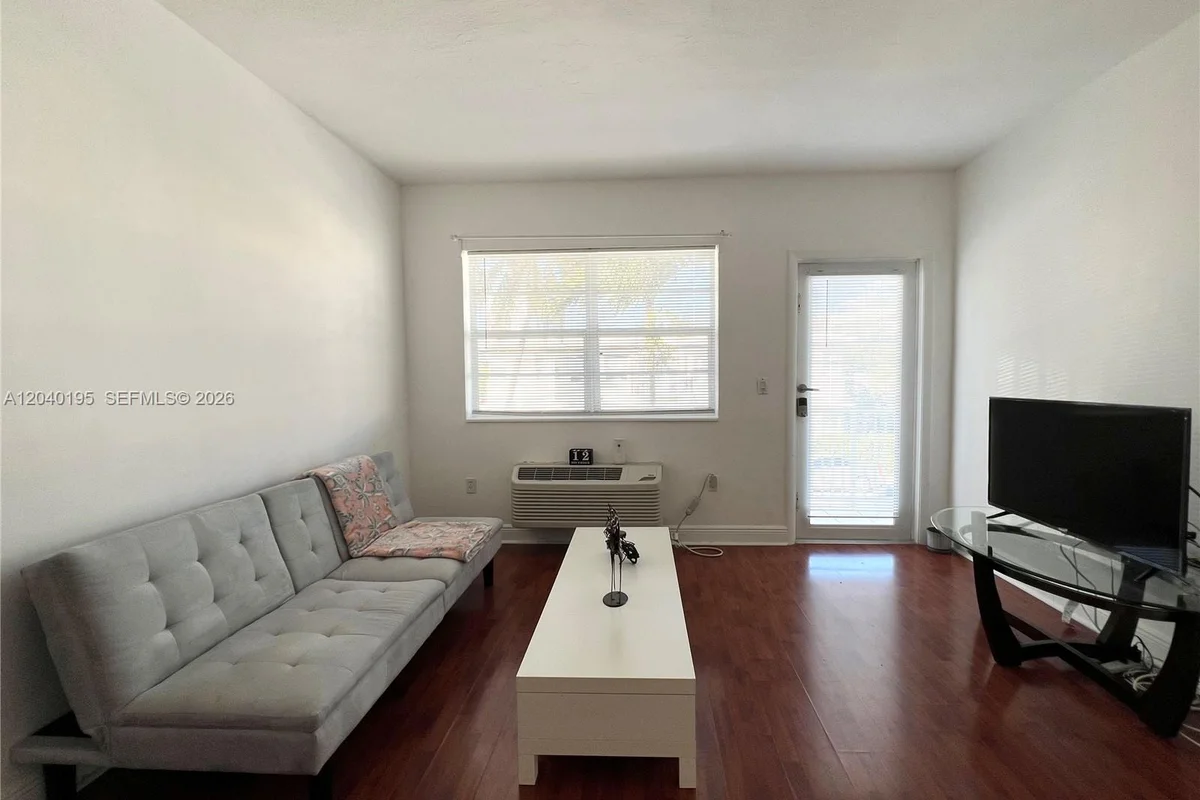 450 77th St #6, Miami Beach: photo 1 of 16