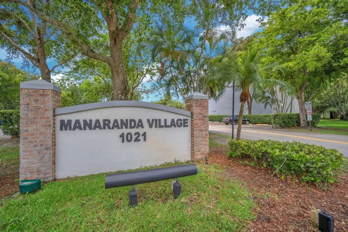 1021 Mockingbird Ln #303, Plantation: photo 1 of 31