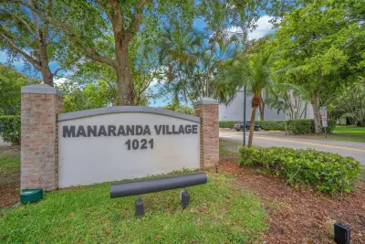 1021 Mockingbird Ln #303, Plantation: photo 1 of 31