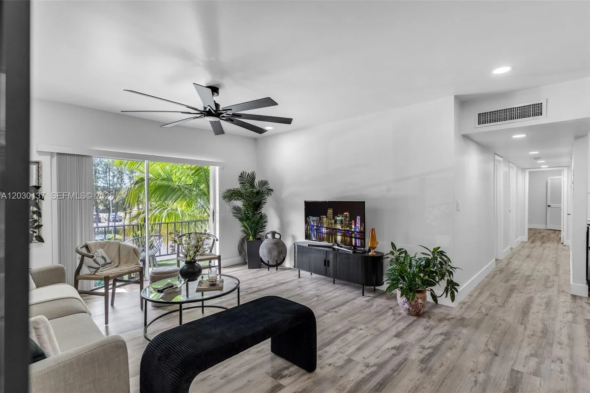 13726 SW 90th Ave #28, Miami: photo 1 of 12