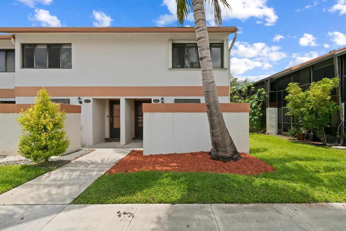 4221 SW 71st Ter, Davie: photo 1 of 27