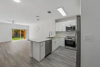 560 St Tropez Ln, Margate: photo 1 of 32