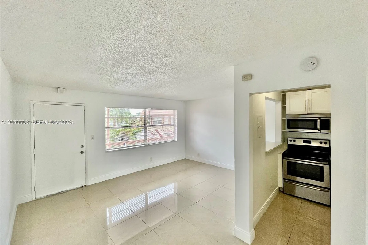 241 SE 9th Ave #207, Pompano Beach: photo 1 of 22