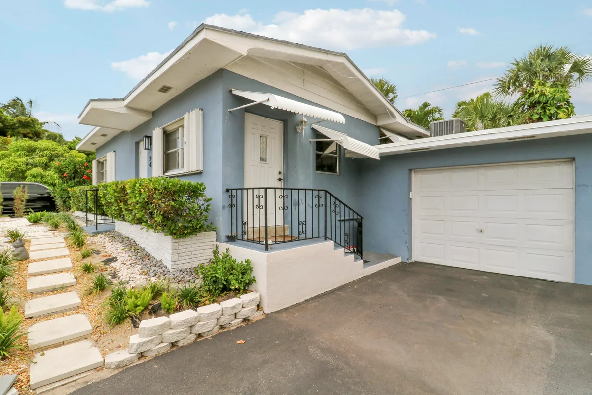 24 Douglas Dr, Ocean Ridge: photo 1 of 15