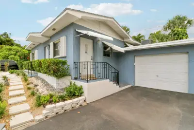 24 Douglas Dr, Ocean Ridge: photo 1 of 15