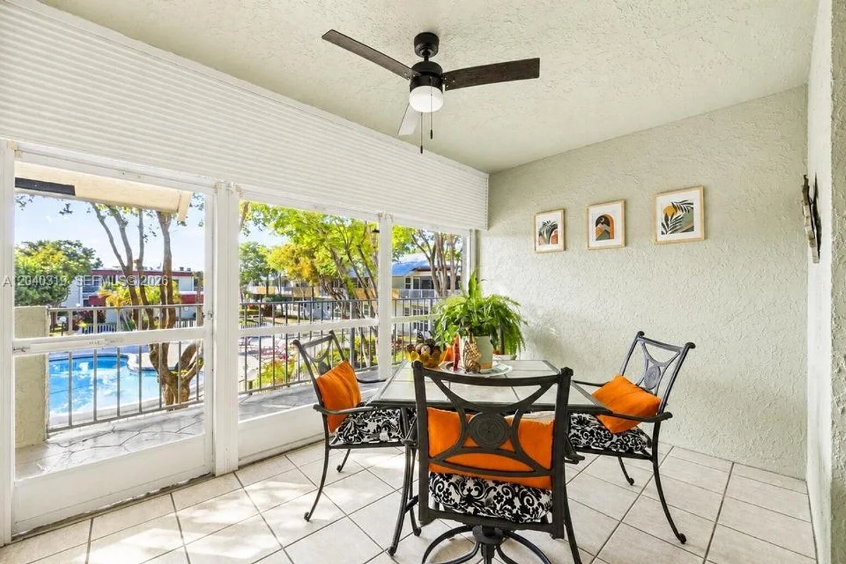 860 SE 6th Ave #409, Deerfield Beach: photo 1 of 18
