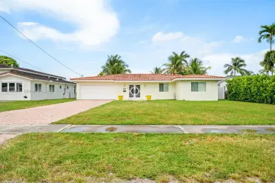 6185 W 10th Ave, Hialeah: photo 1 of 30