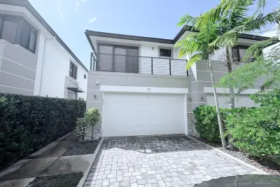310 SW 9th St #1, Fort Lauderdale: photo 1 of 30