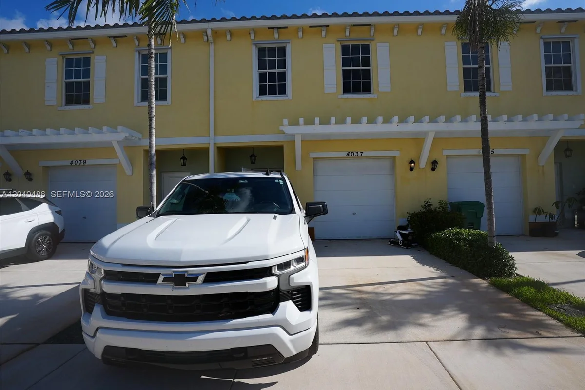 4037 NW 10th Pl, Lauderhill: photo 1 of 27