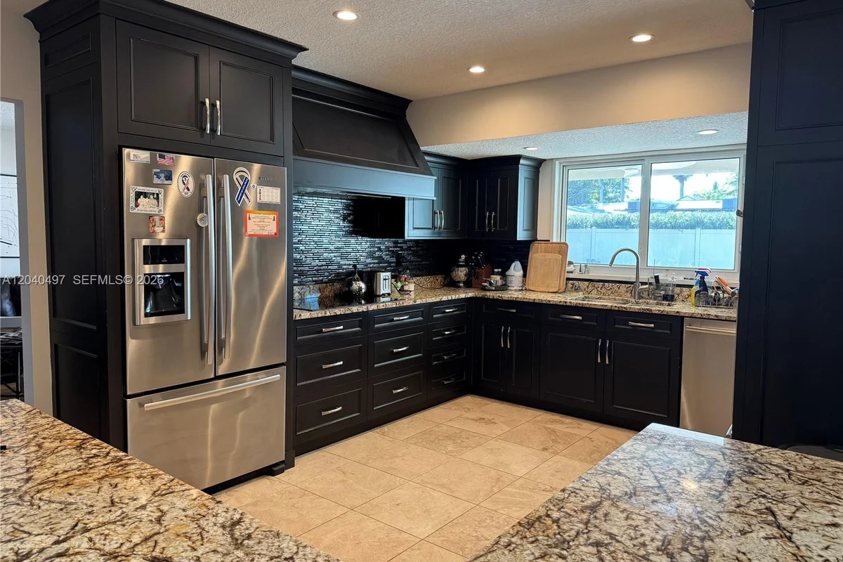 3900 N 43rd Ave, Hollywood: photo 1 of 36