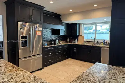 3900 N 43rd Ave, Hollywood: photo 1 of 36