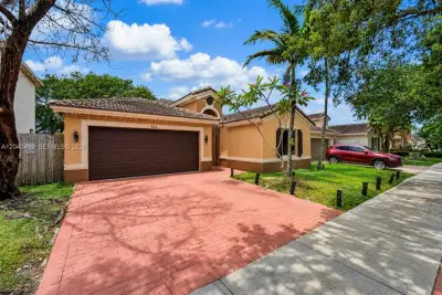 522 NE 20th Ave, Homestead: photo 1 of 19