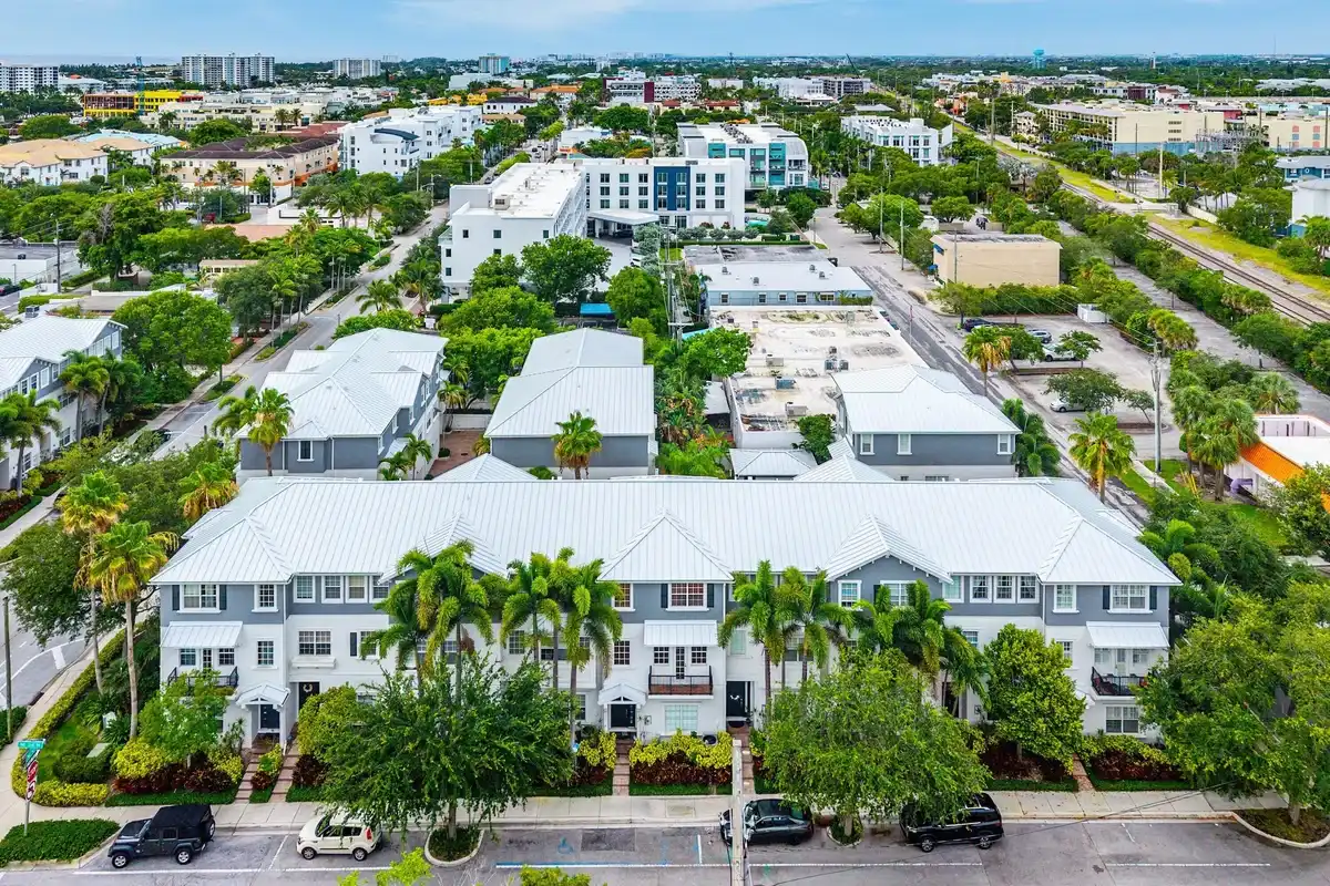 290 NE 5th Ave #9, Delray Beach: photo 1 of 38