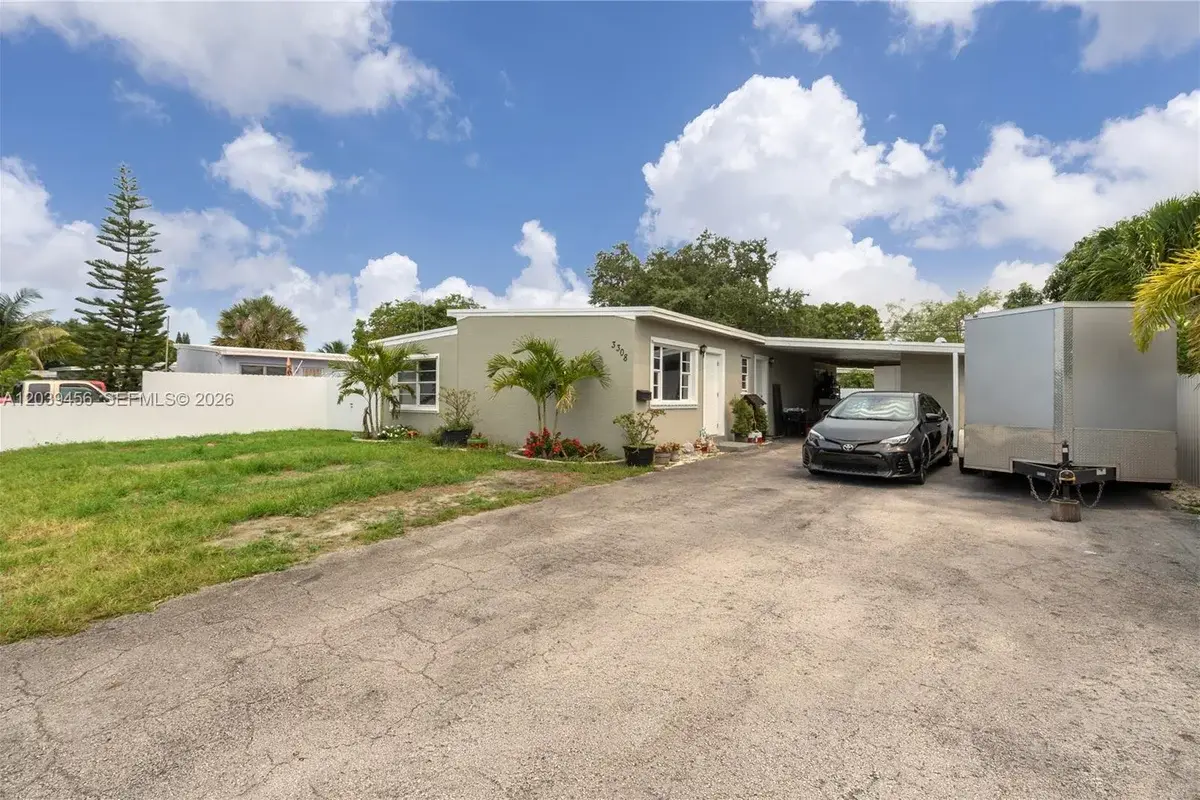 House in Fort Lauderdale: photo 1 of 23