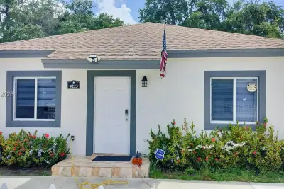 4223 NW 32nd Ave, Miami: photo 1 of 14