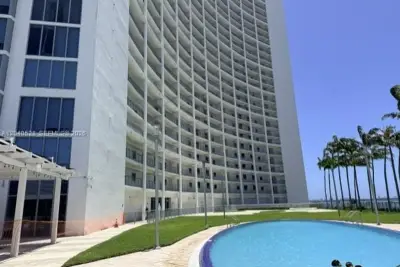 601 NE 36th St #803, Miami: photo 1 of 26