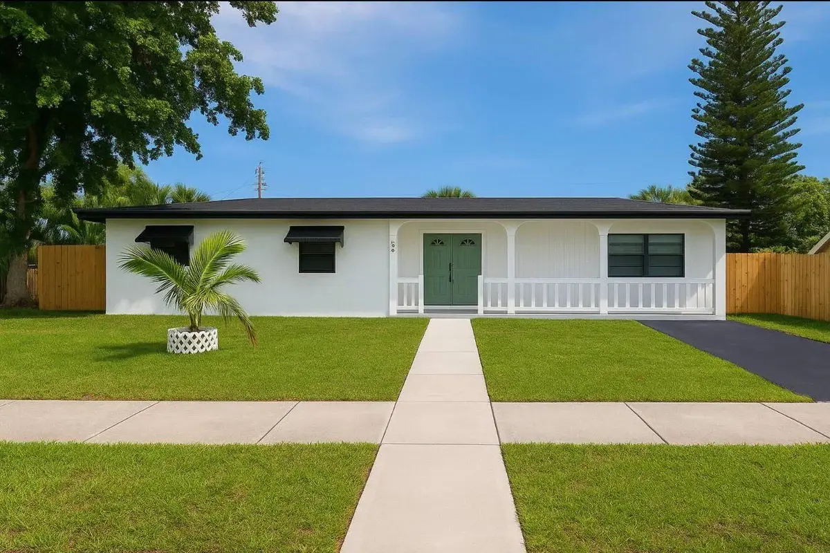 272 NE 44th St, Deerfield Beach: photo 1 of 10