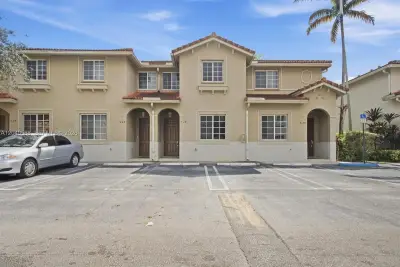 21207 NW 14th Pl #7-28, Miami Gardens: photo 1 of 12