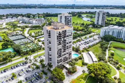 2425 Presidential Way #Ph5, West Palm Beach: photo 1 of 29