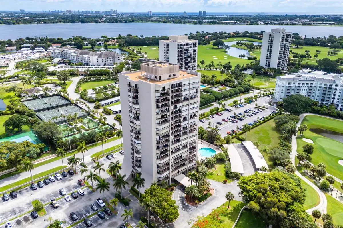 2425 Presidential Way #Ph5, West Palm Beach: photo 1 of 29