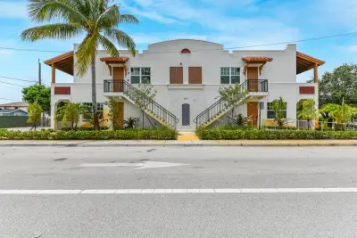 129 S K St, Lake Worth: photo 1 of 25