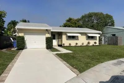 180 SW 77th Ave, Margate: photo 1 of 18