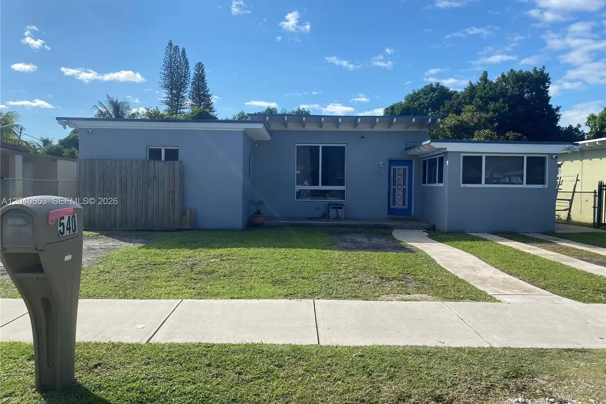 540 NW 111 St, Miami: photo 1 of 20