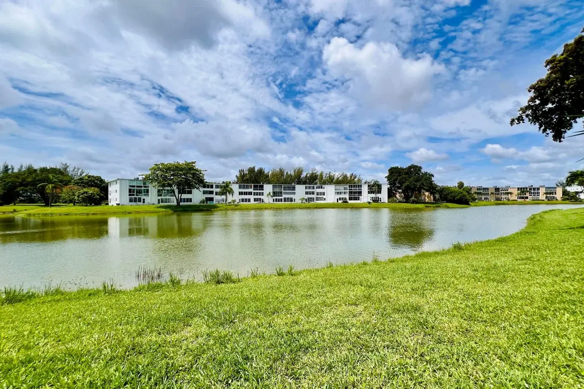 107 Wellington D, West Palm Beach: photo 1 of 15