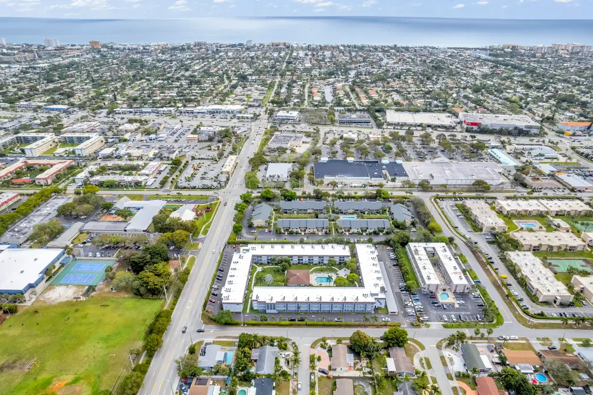 400 SE 10th St #205, Deerfield Beach: photo 1 of 35