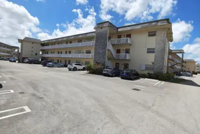 4441 NW 16th St, Lauderhill: photo 1 of 17