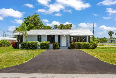 24 NW Ave I, Belle Glade: photo 1 of 27