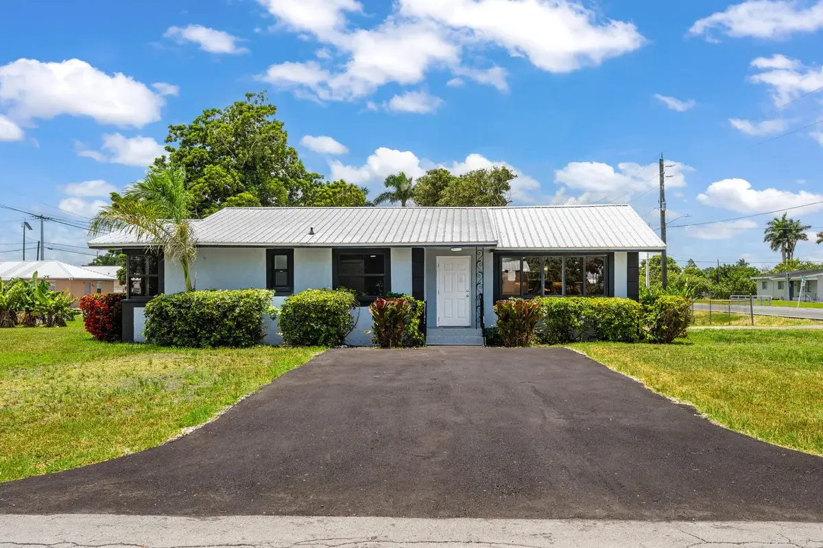 24 NW Ave I, Belle Glade: photo 1 of 27
