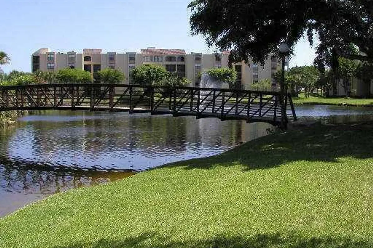 825 Egret Cir #206, Delray Beach: photo 1 of 2
