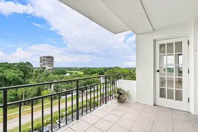 1500 Presidential Way #704, West Palm Beach: photo 1 of 25