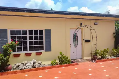 259 NE 111th St, Miami: photo 1 of 43