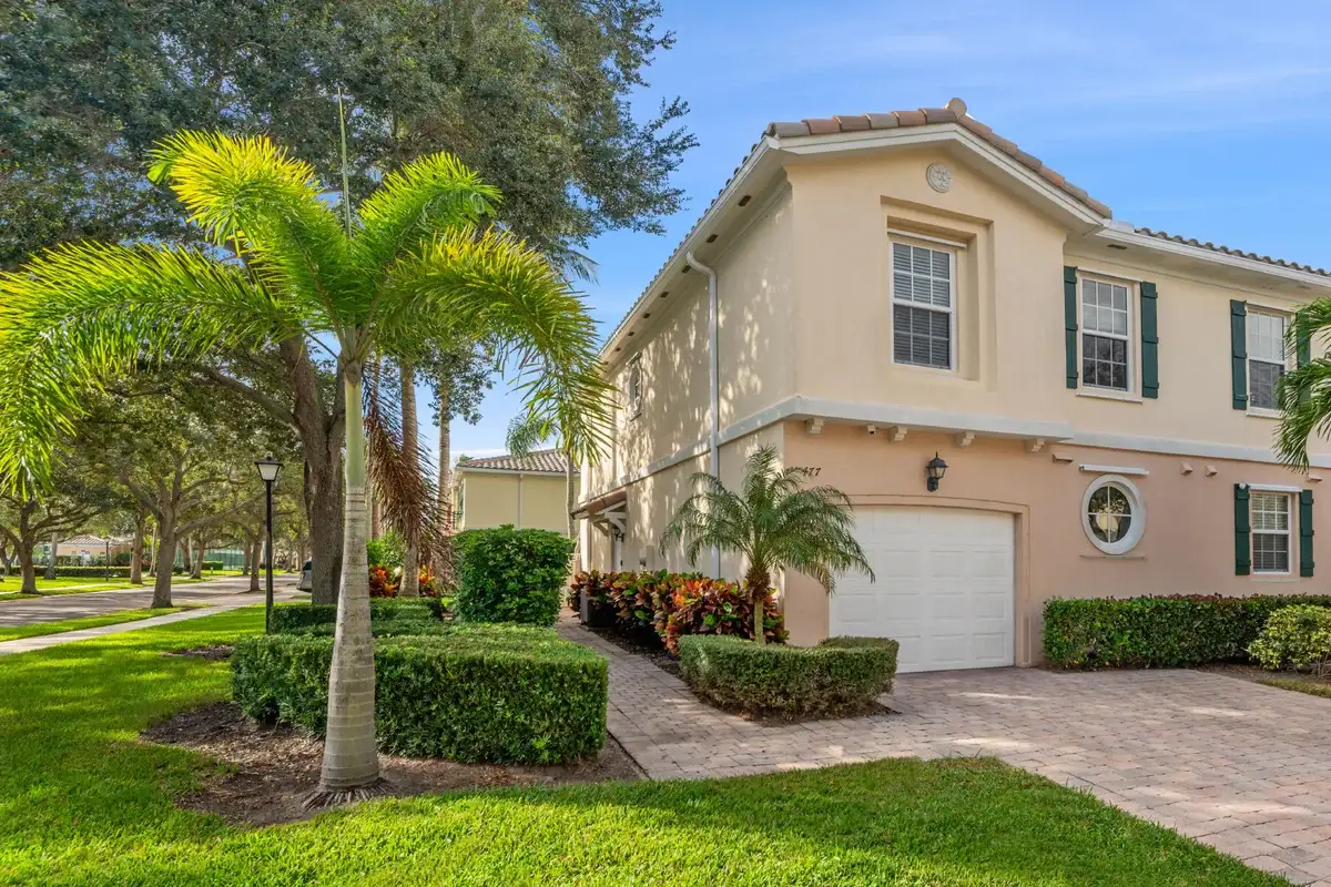 477 Capistrano Dr, Palm Beach Gardens: photo 1 of 23