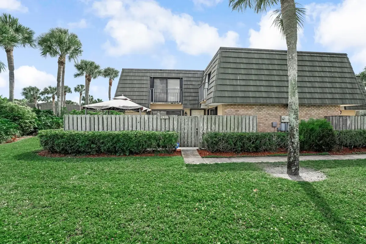 2439 24th Way, West Palm Beach: photo 1 of 32