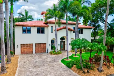 2719 NE 19th St, Fort Lauderdale: photo 1 of 46